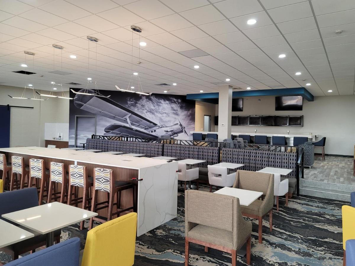 Wingate By Wyndham Wichita Airport Hotel Exterior foto