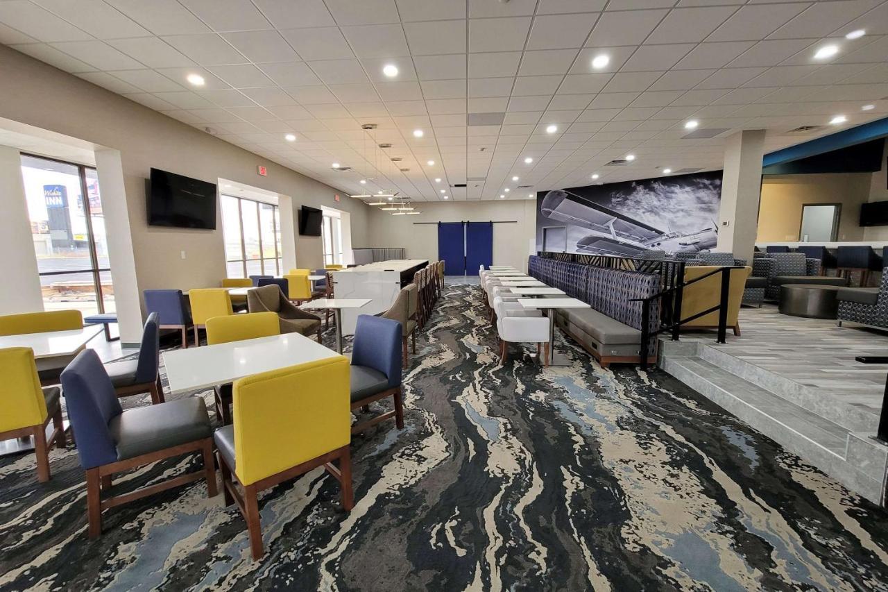 Wingate By Wyndham Wichita Airport Hotel Exterior foto