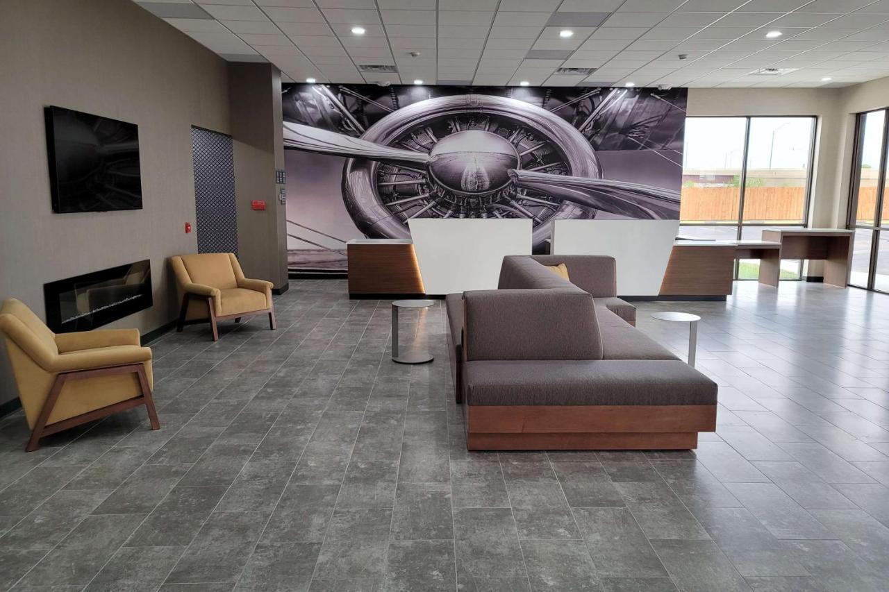 Wingate By Wyndham Wichita Airport Hotel Exterior foto