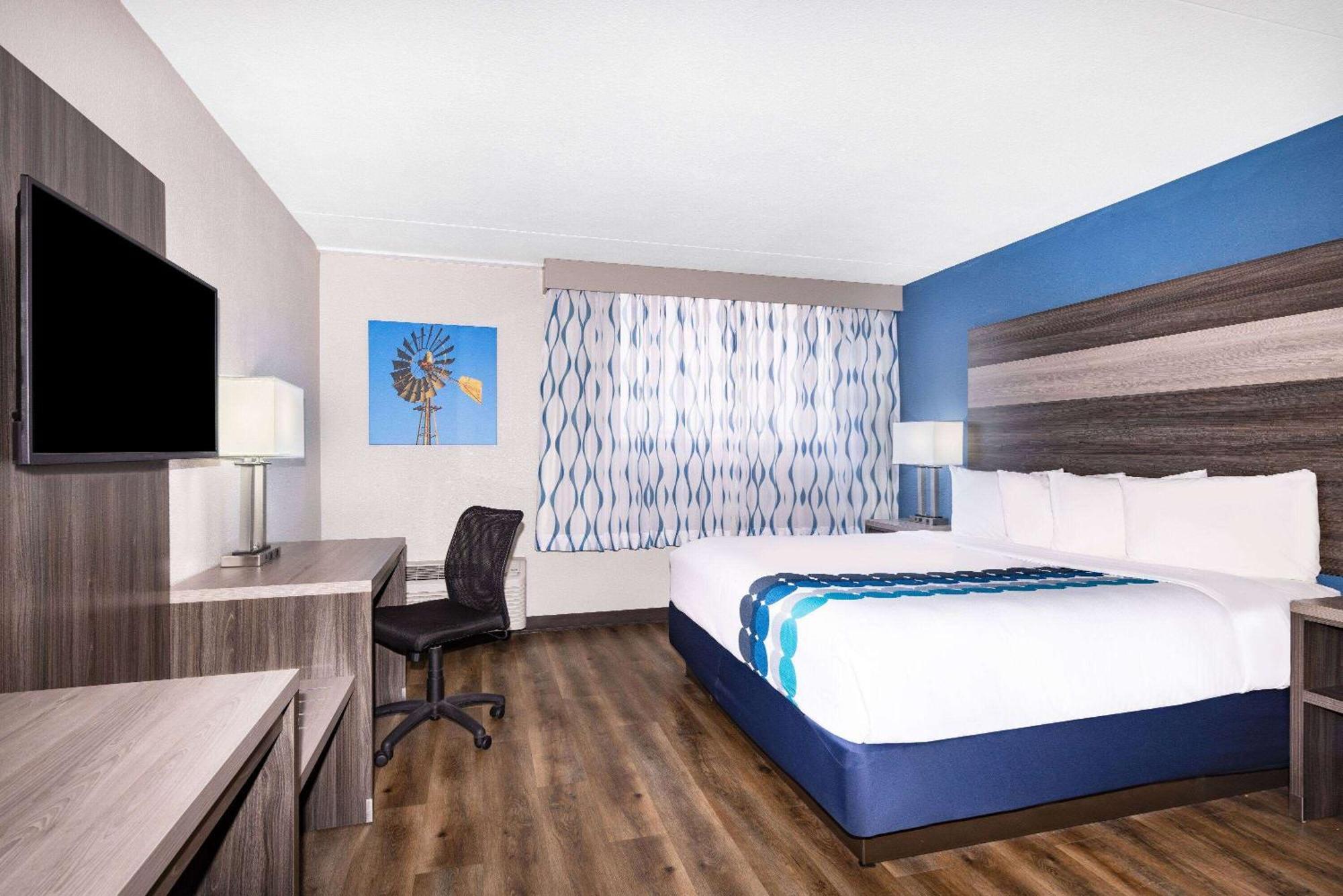 Wingate By Wyndham Wichita Airport Hotel Exterior foto