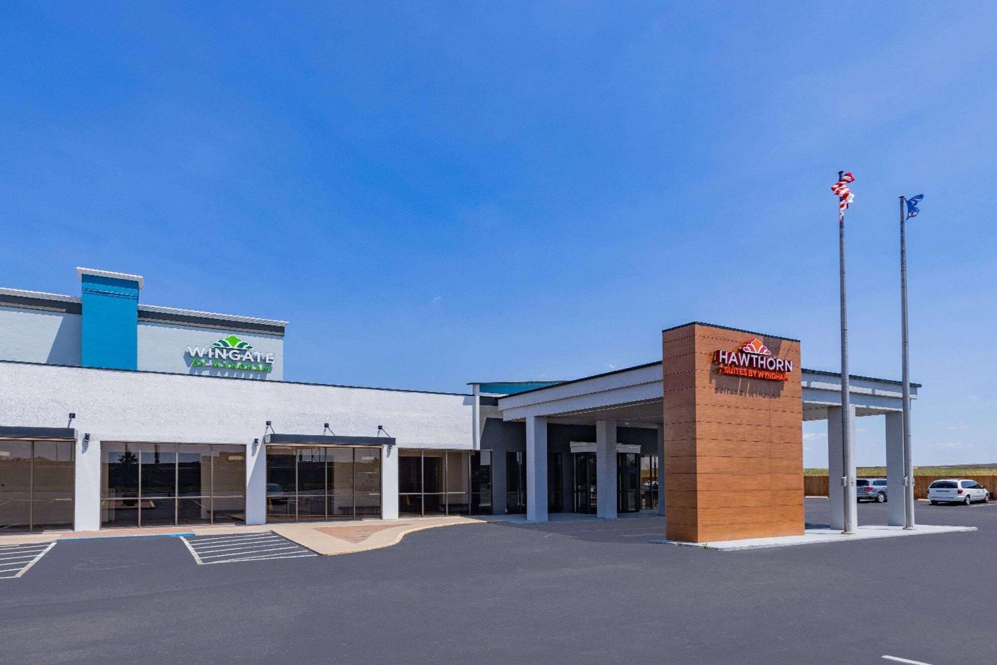 Wingate By Wyndham Wichita Airport Hotel Exterior foto
