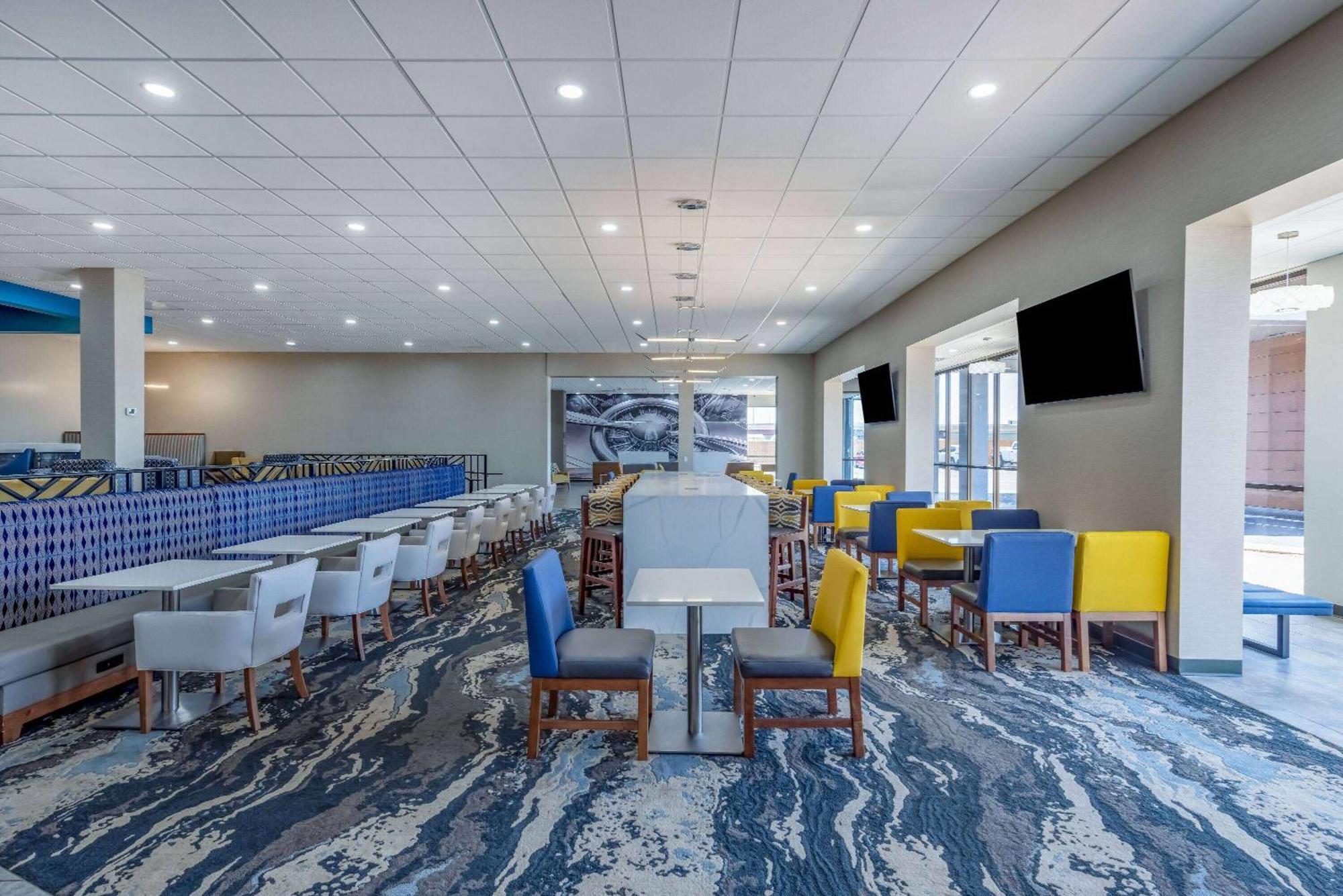 Wingate By Wyndham Wichita Airport Hotel Exterior foto