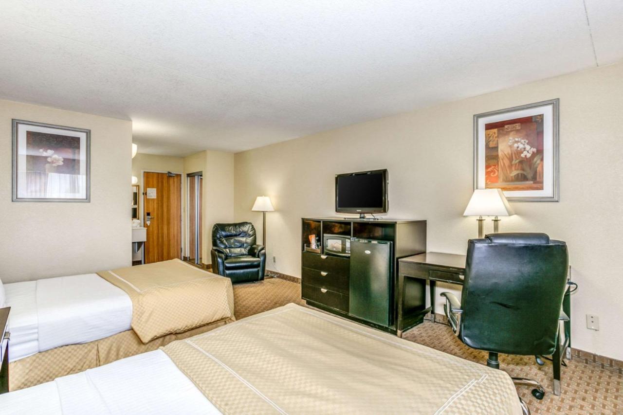 Wingate By Wyndham Wichita Airport Hotel Exterior foto